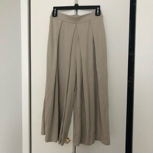 Uniqlo Tan Cropped Wide Leg Pants Size Small